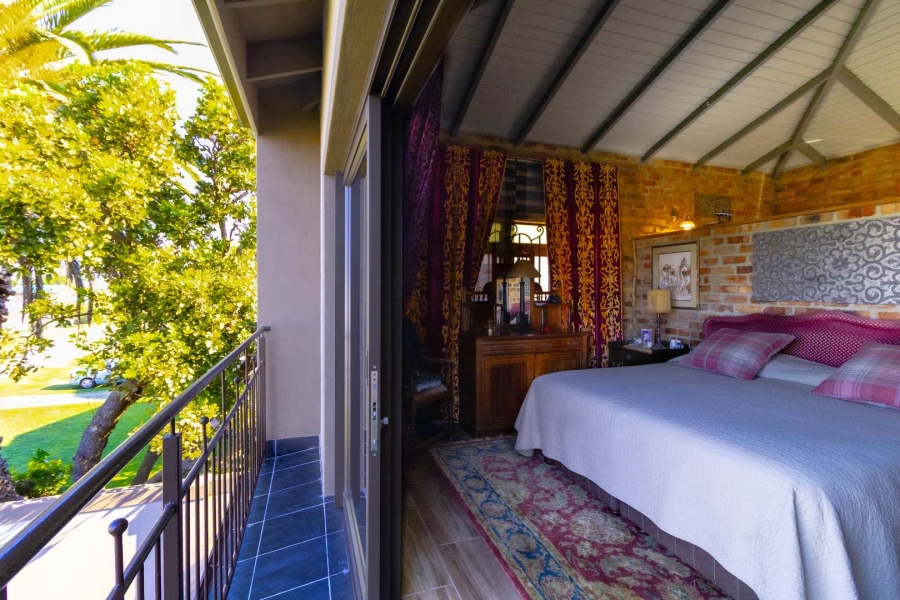 6 Bedroom Property for Sale in Sandbaai Western Cape